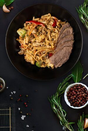 Лапша Удон в сливочном соусе с телятиной