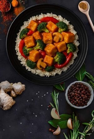 Тофу в устричному соусі з овочами