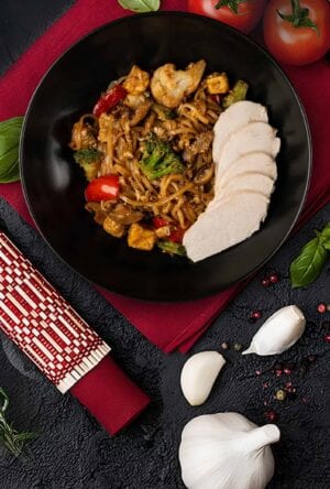 Rice noodles with chicken