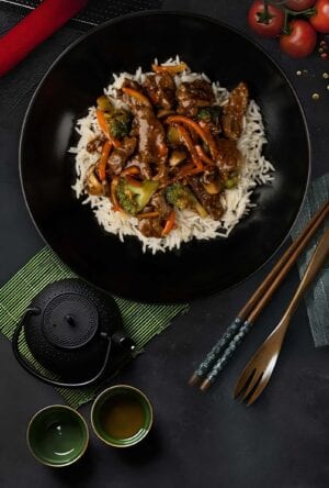 Телятина с овощами в устричном соусе