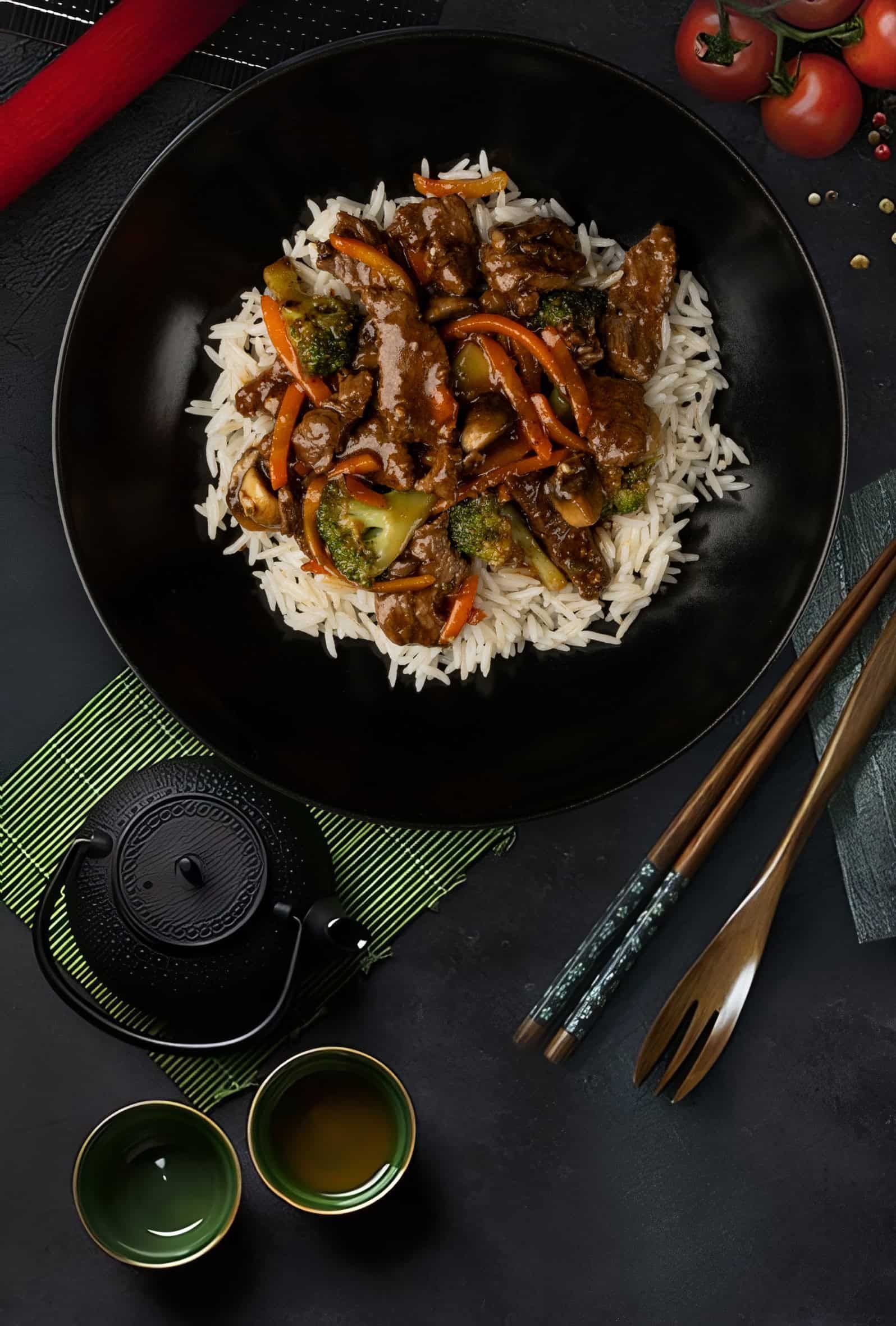 Телятина с овощами в устричном соусе