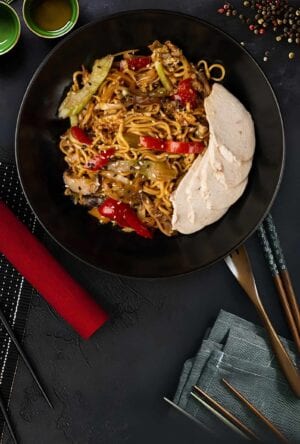 Chow Mein in soy-ginger sauce with chicken