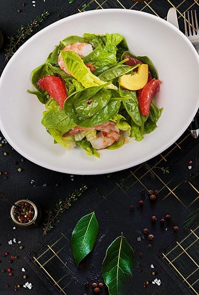 Салат с грейпфрутом и креветками