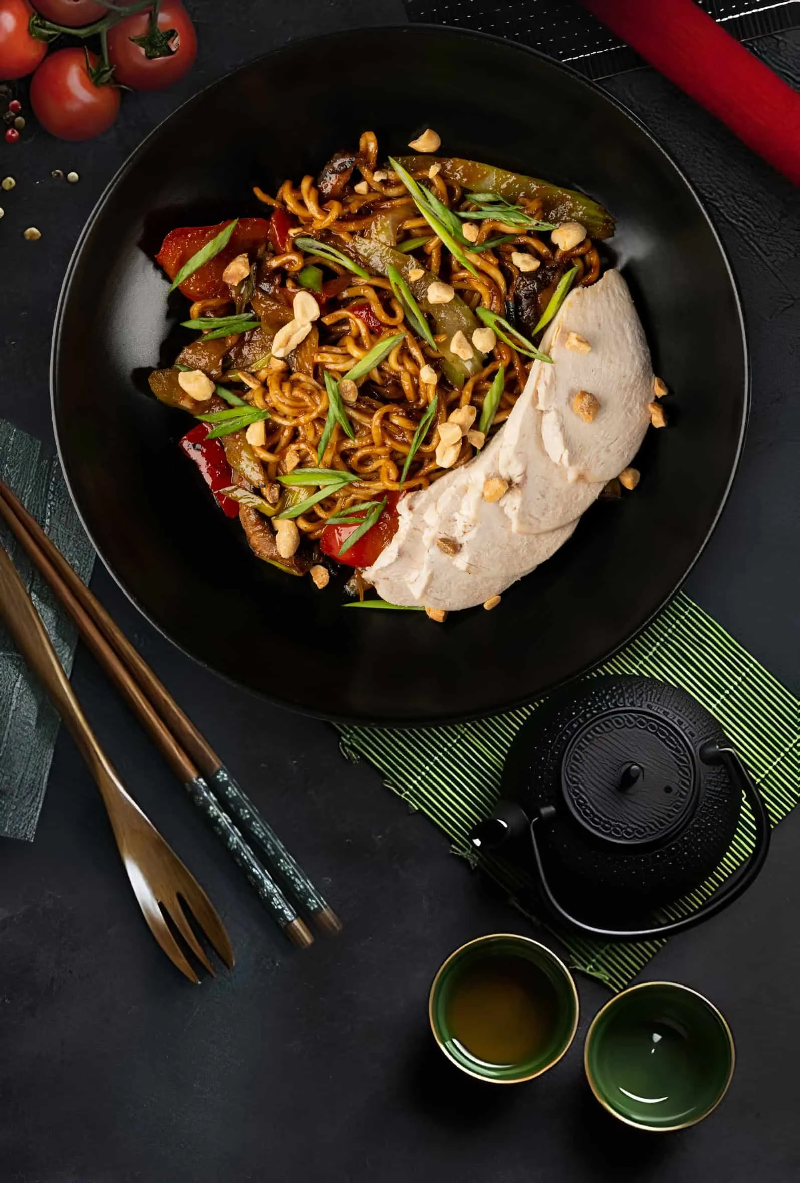 Лапша в соусе Гунбао с курицей