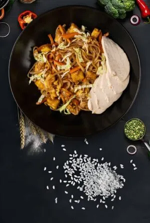 Рисова локшина Пад Тай з куркою