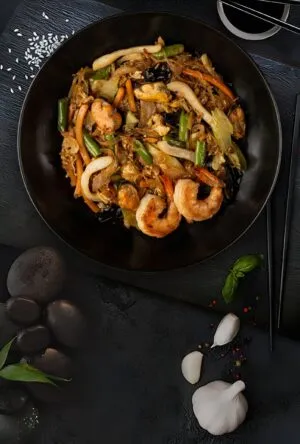 Transparent noodles with seafood