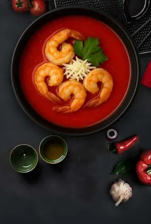 Томатный суп с креветками
