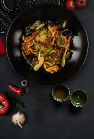 Прозрачная лапша с овощами