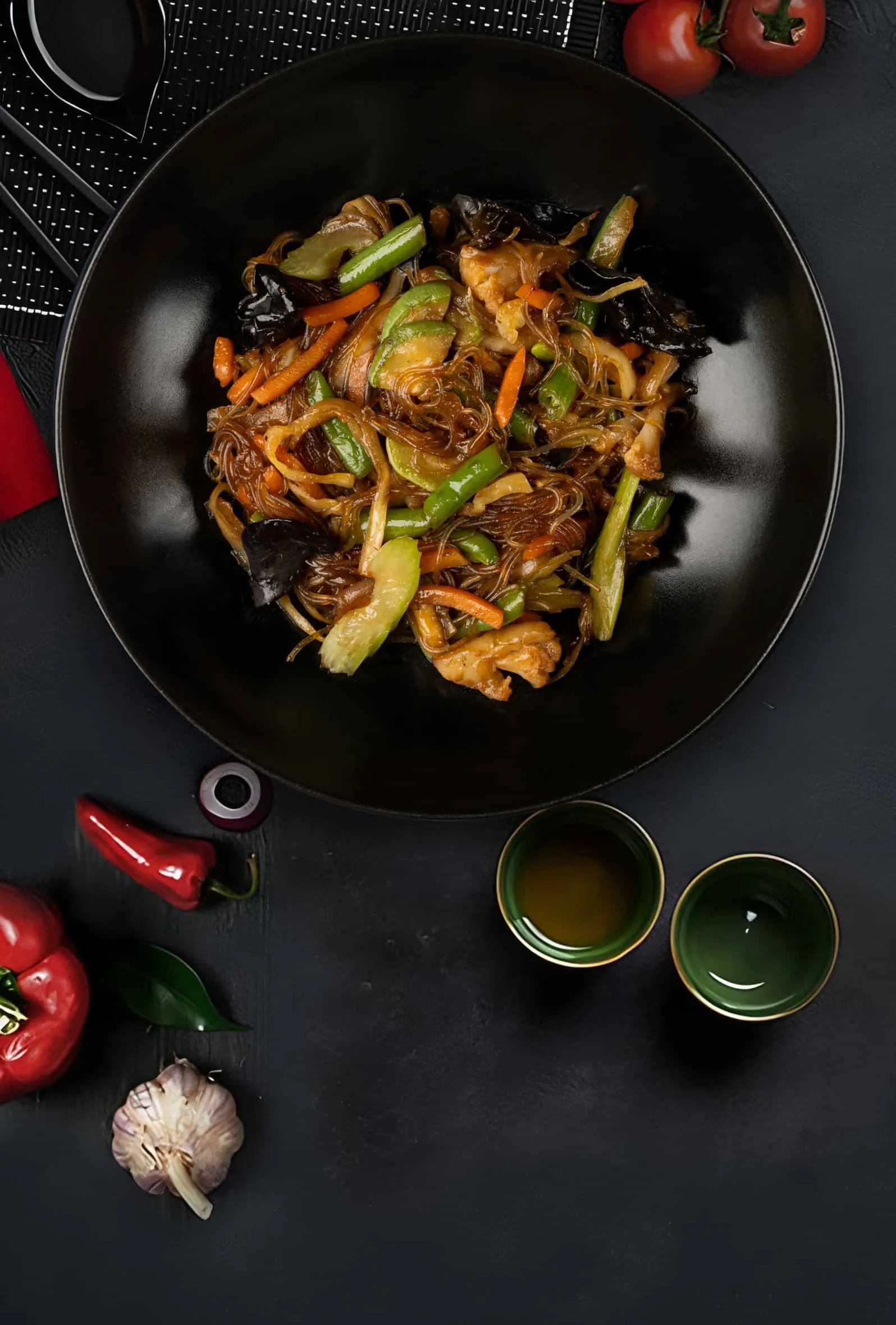 Прозрачная лапша с овощами