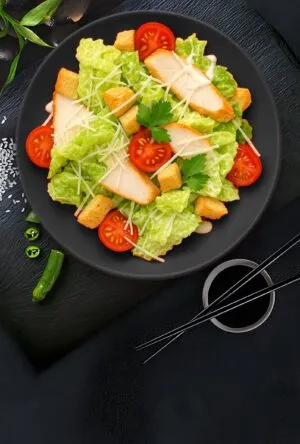 Салат Цезарь с курицей и беконом