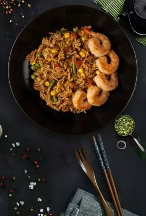 Рис по-тайски с креветками