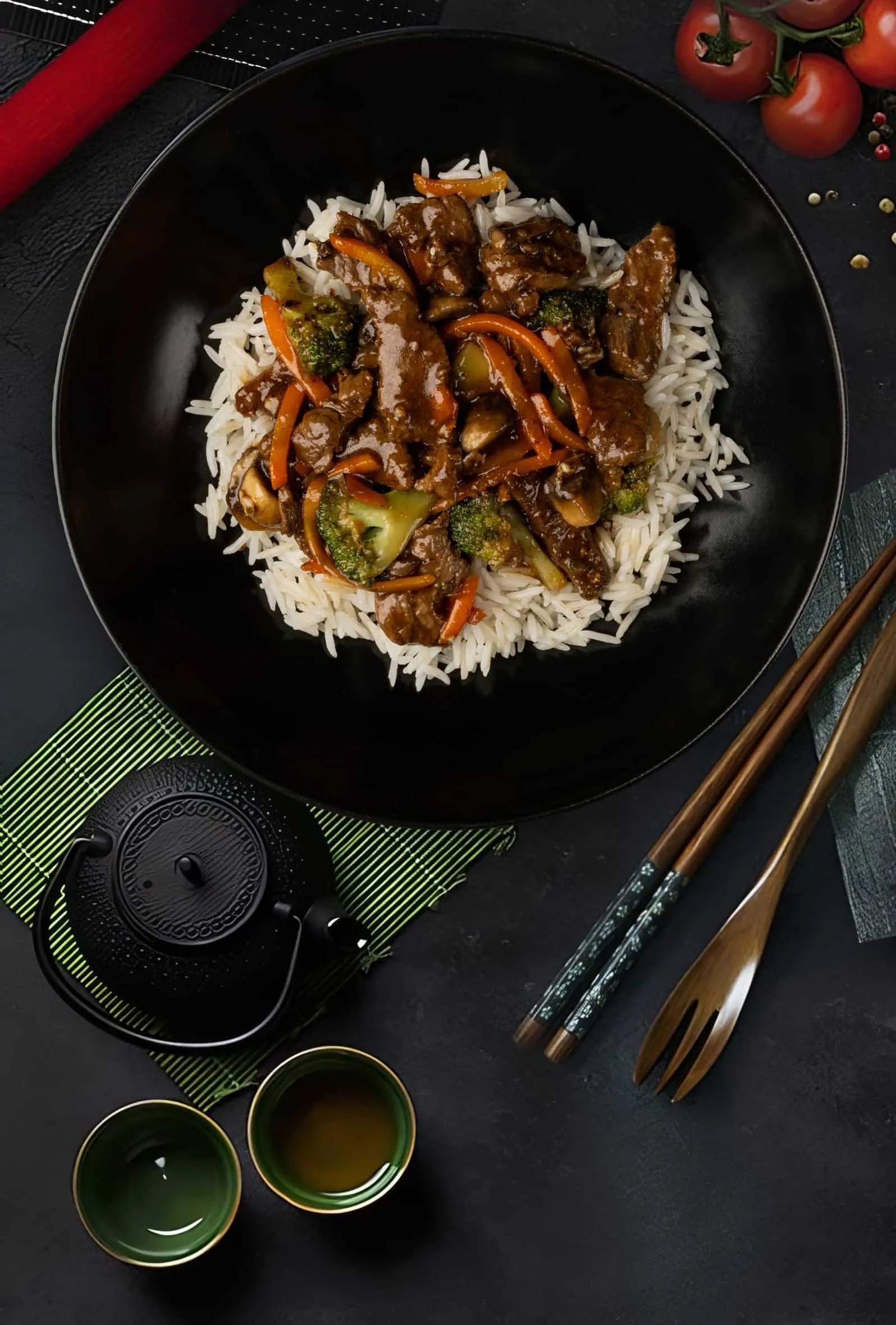 Телятина с овощами в устричном соусе