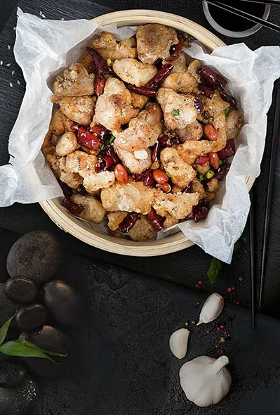 Хрустящее обжаренное куриное бедро