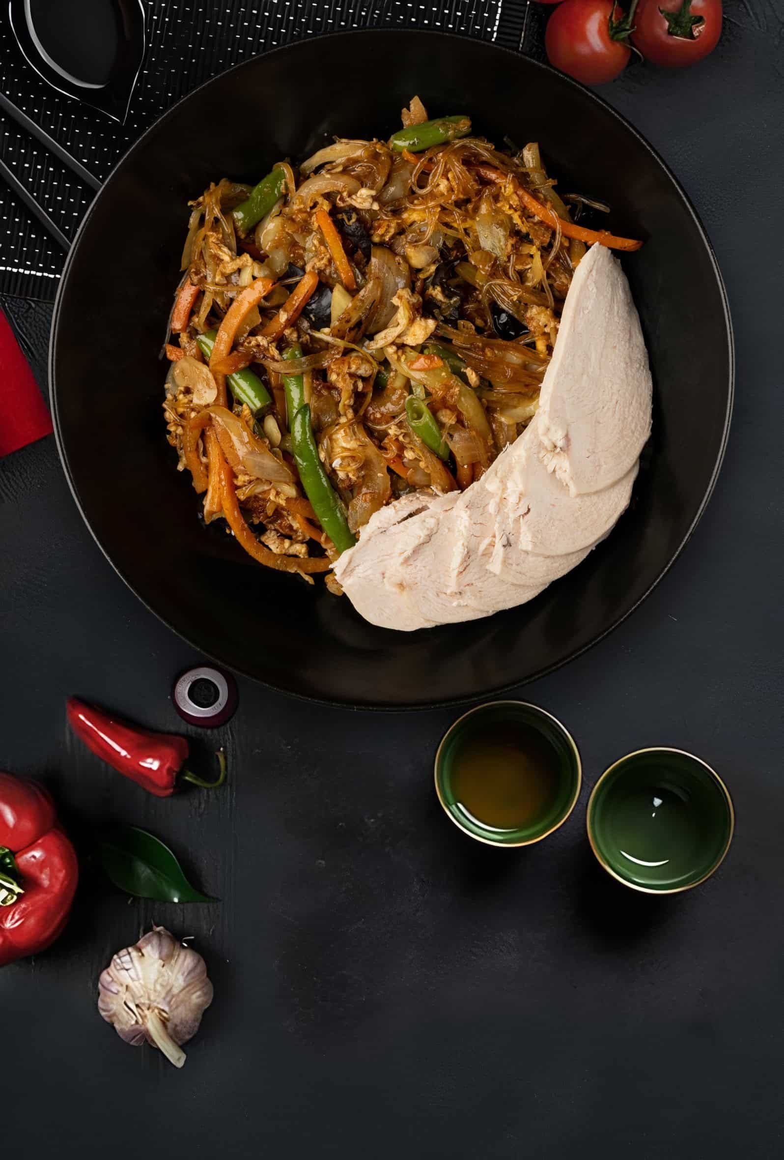 Transparent noodles with chicken